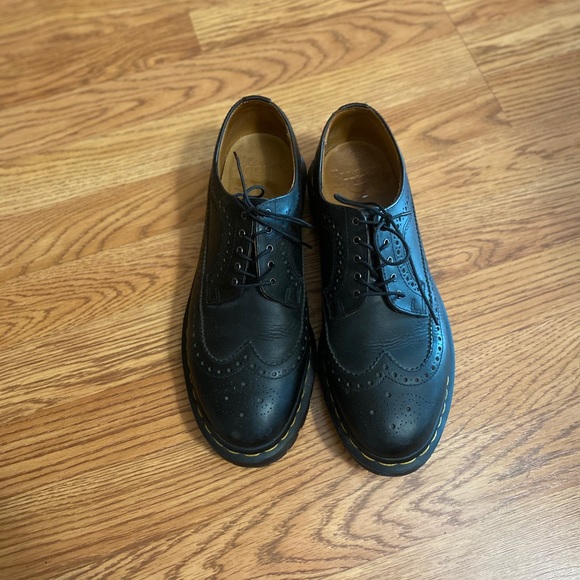 Doc Marten black wing tip leather oxfords - Picture 2 of 4